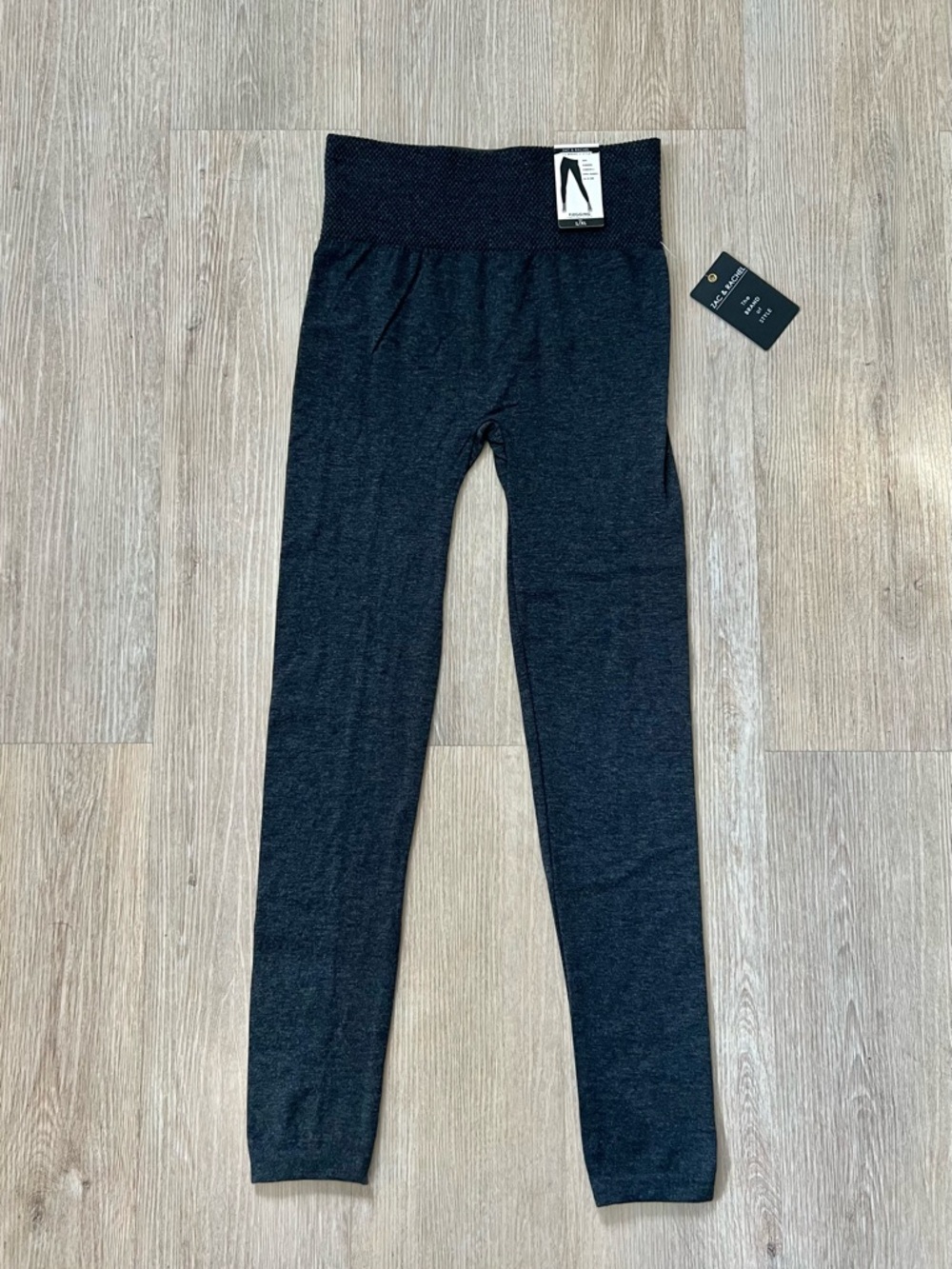 New Zac & Rachel Gray Seamless Smocked Leggings